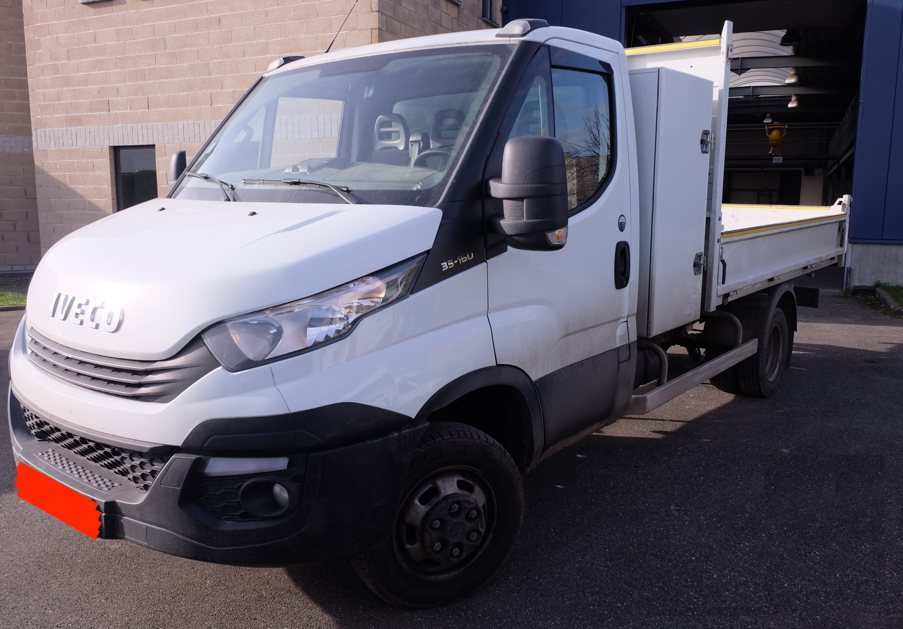 This Iveco was imported from the Netherlands and represented a non-standard import case. The vehicle is classified as an N1 work vehicle, which means it is eligible for an IVS (tax) discount. However, the case became more complex due to the vehicle’s documentation. The Iveco came with two Certificates of Conformity (COCs): One COC for [&hellip;]