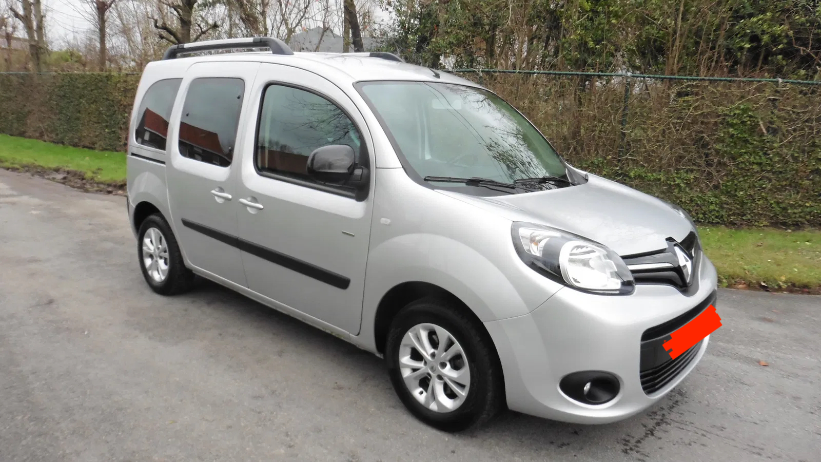 A maioria dos Renault Kangoos são vans de trabalho, que se beneficiam de um desconto significativo no imposto ISV em Portugal. No entanto, este Kangoo em particular é a versão de carro de passeio, o que significa que não se qualifica para a mesma vantagem fiscal. Isso não significa que importar este tipo de veículo seja uma má ideia. Se você está considerando um, é sempre melhor […]